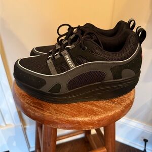 MBT Men's Black and Gray Athletic Sneakers